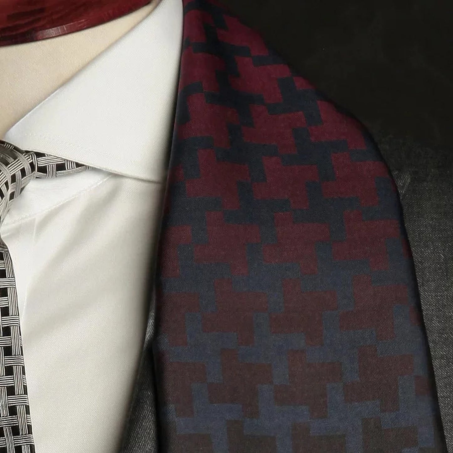 Red and Navy Ombré Houndstooth Fringed Scarf