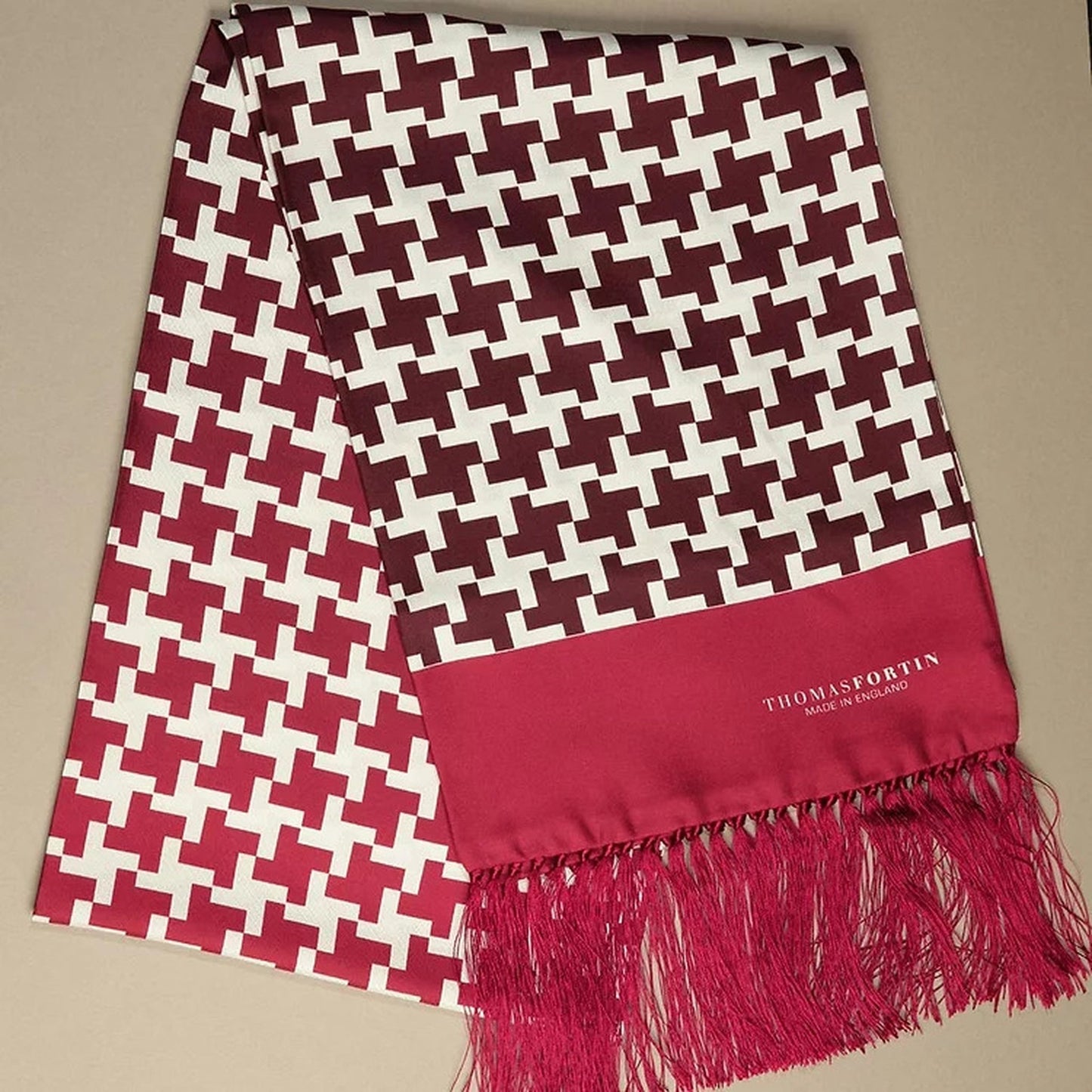 Red and White Ombré Houndstooth Fringed Scarf