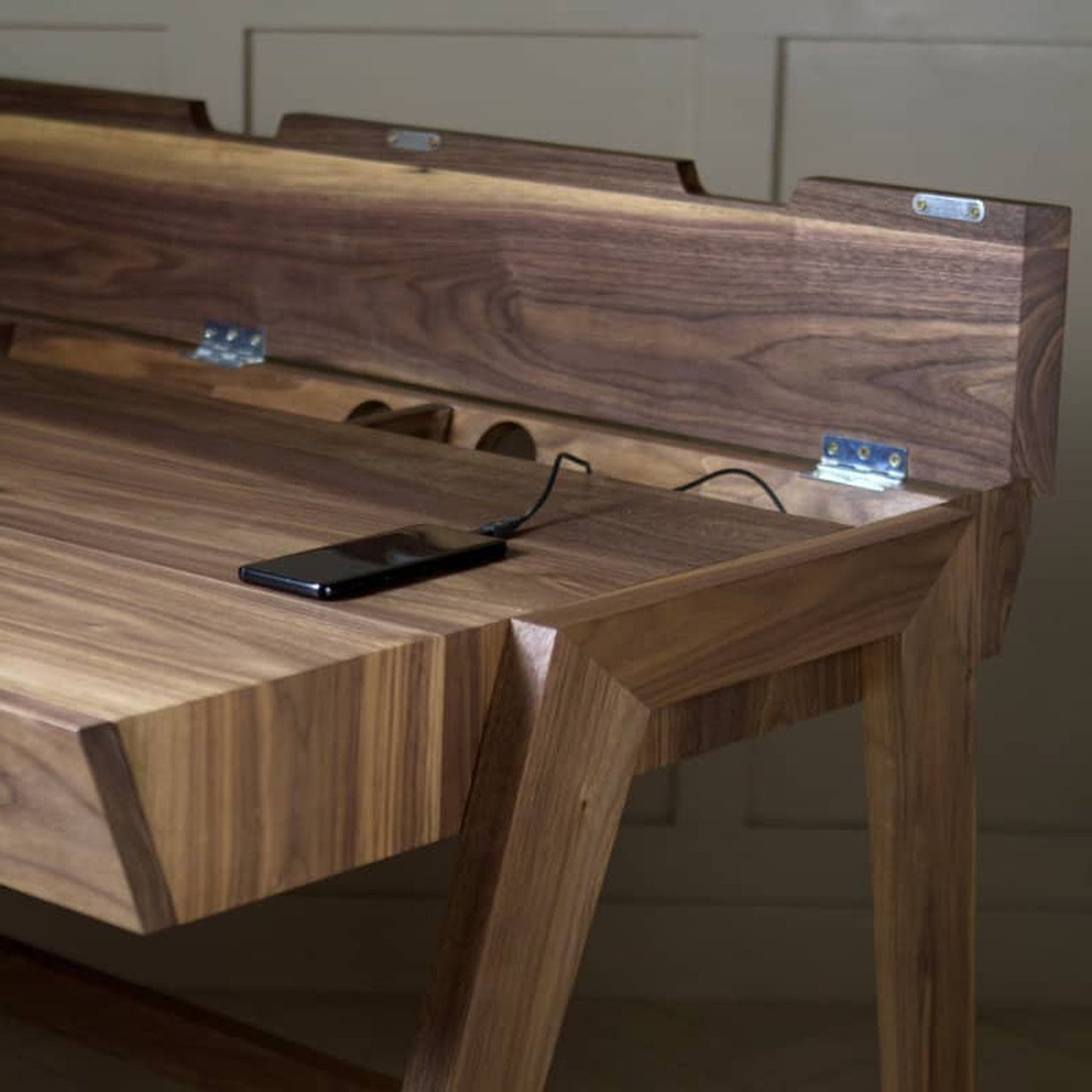 Yackt 2.0 Walnut Desk