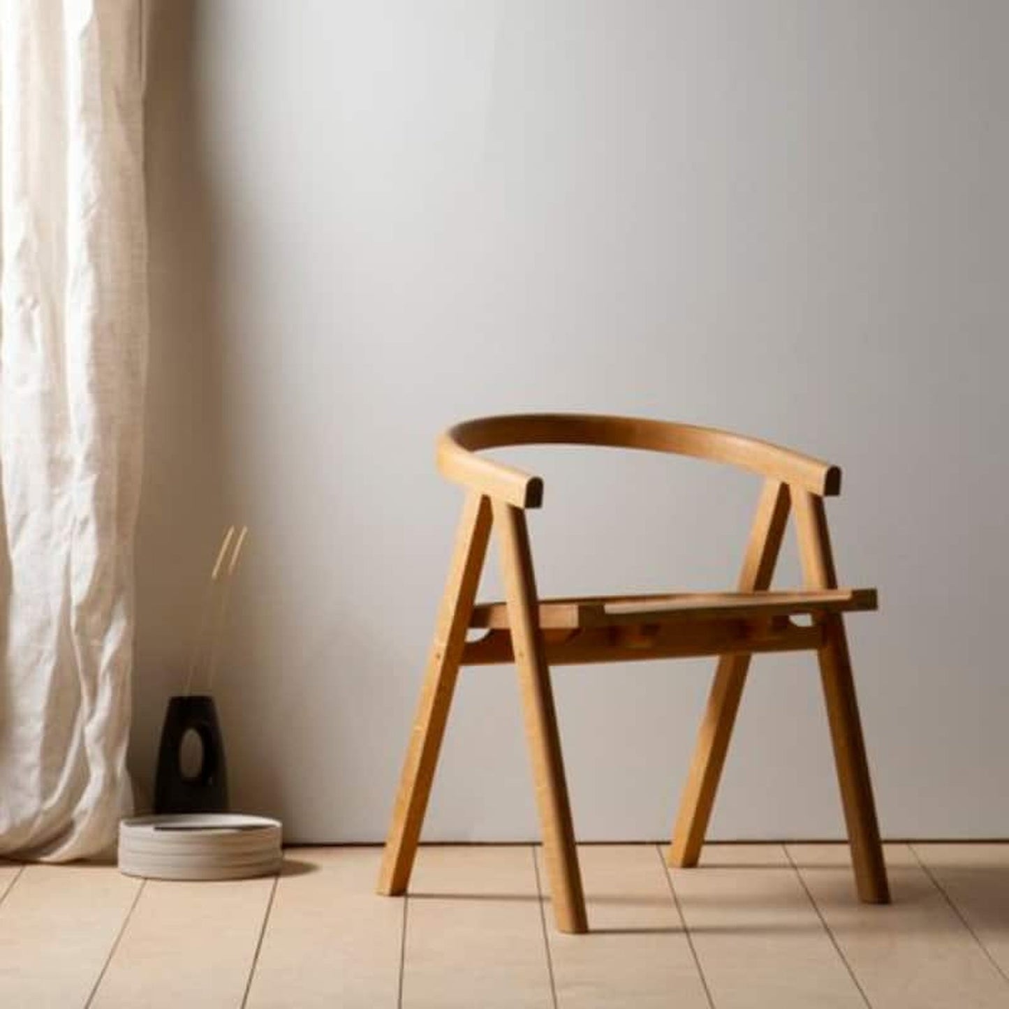Pakt Chair