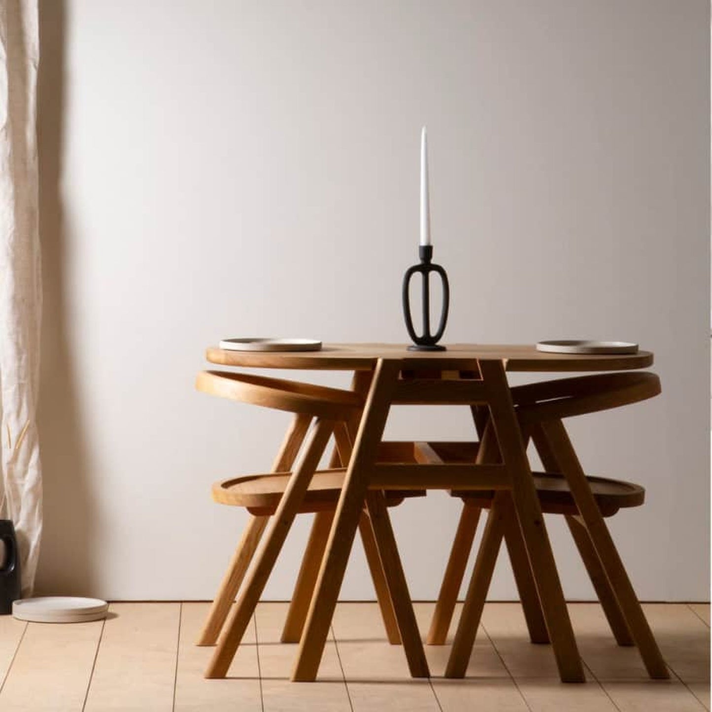 Pakt Dining Set